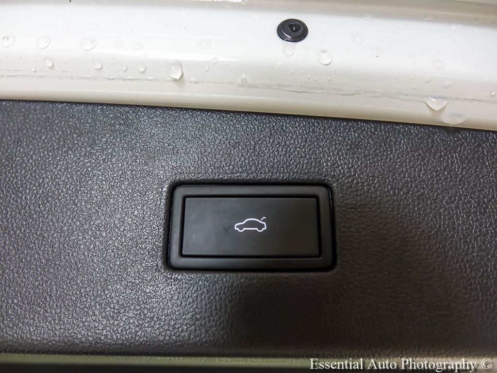 Certified Used 2022  Volkswagen 2.0T SE image 22