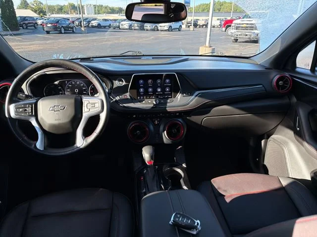 Used 2021 BLACK Chevrolet RS image 30
