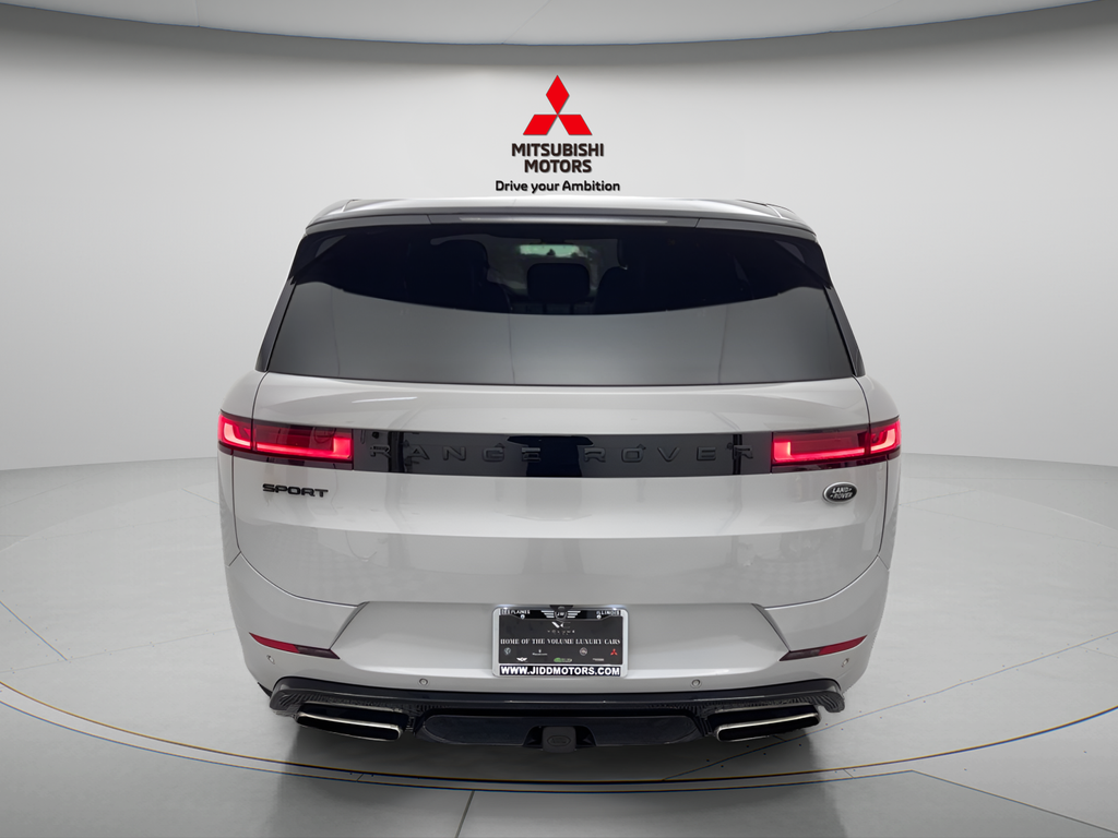 Used 2023  Land Rover SE Dynamic image 5