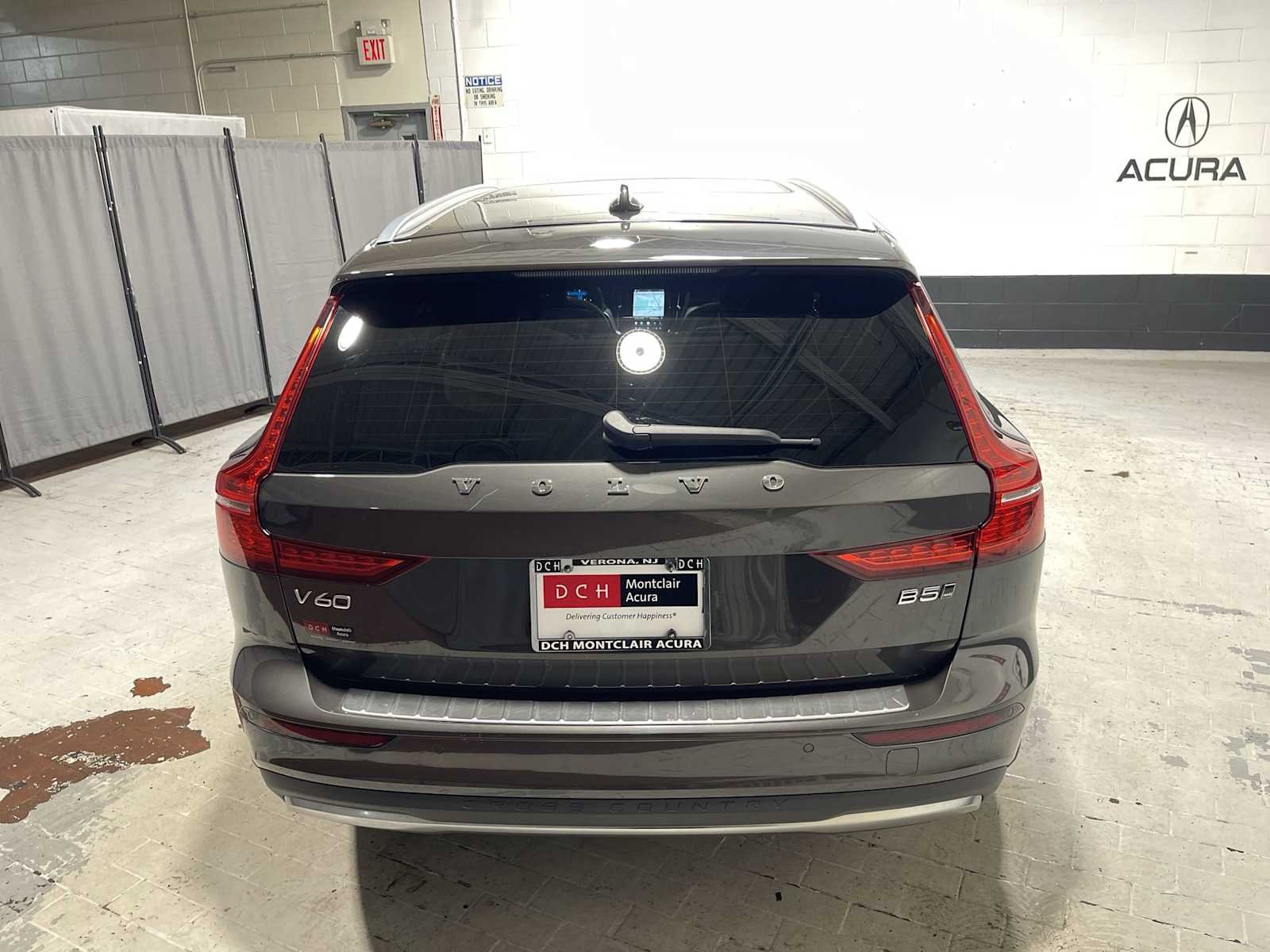Used 2023 Gray Volvo Ultimate image 5