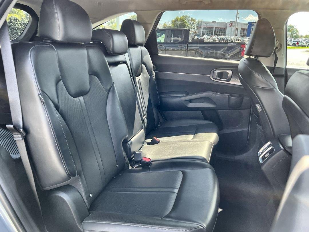 2025 Kia Sorento S - Photo 24