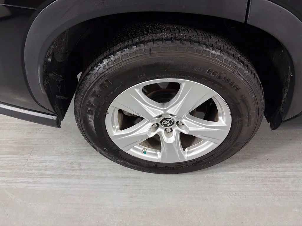 Used 2023 Black Toyota L image 11
