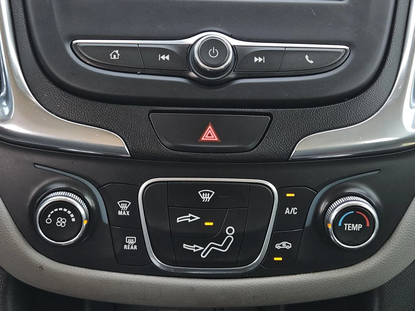 2020 Chevrolet Equinox LS - Photo 13