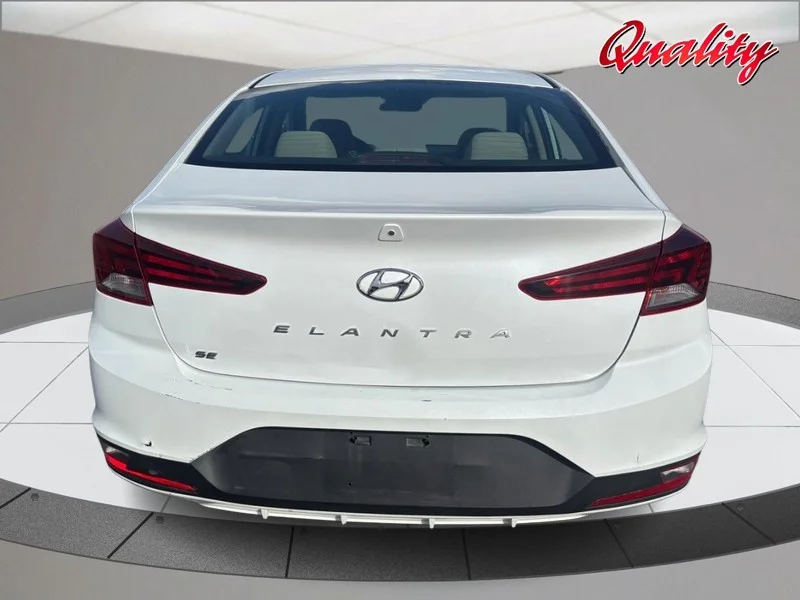 Used 2020 Quartz White Pearl Hyundai SE image 4