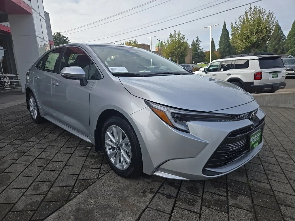 New 2027 Classic Silver Metallic Toyota Hybrid XLE image 7