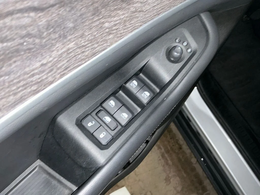 Certified Used 2023 Silver Jeep Limited image 16
