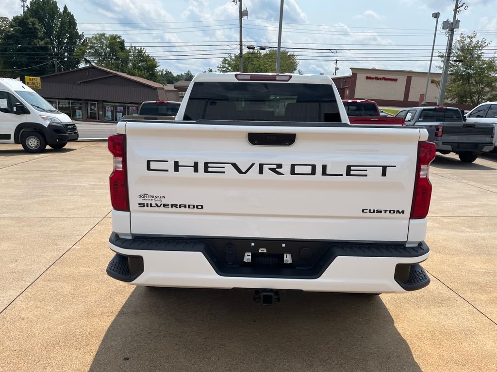Used 2023 White Chevrolet Custom image 4