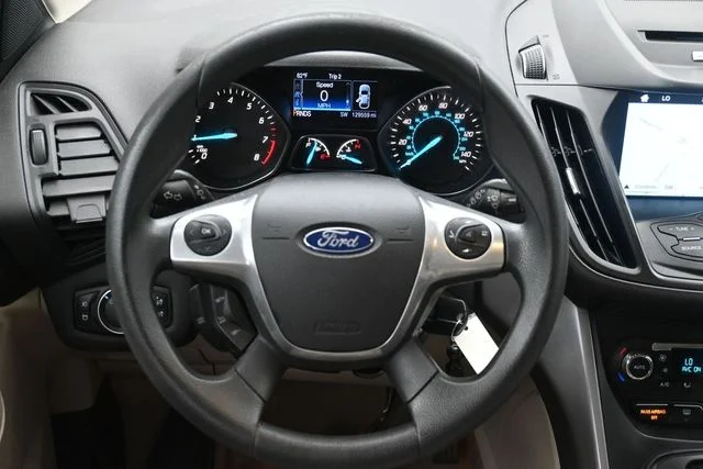 Used 2016 Orange Ford SE image 22