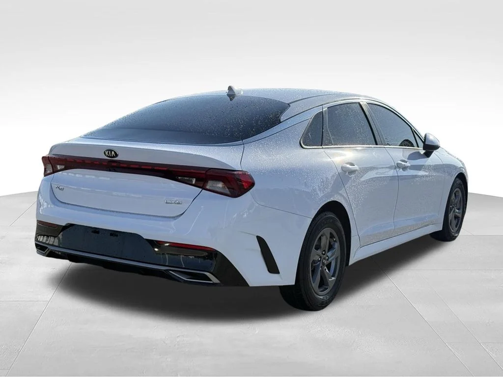 Used 2021 White Kia LXS image 5
