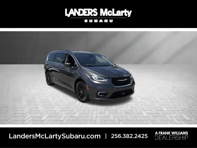 2021 Chrysler Pacifica Touring's photo