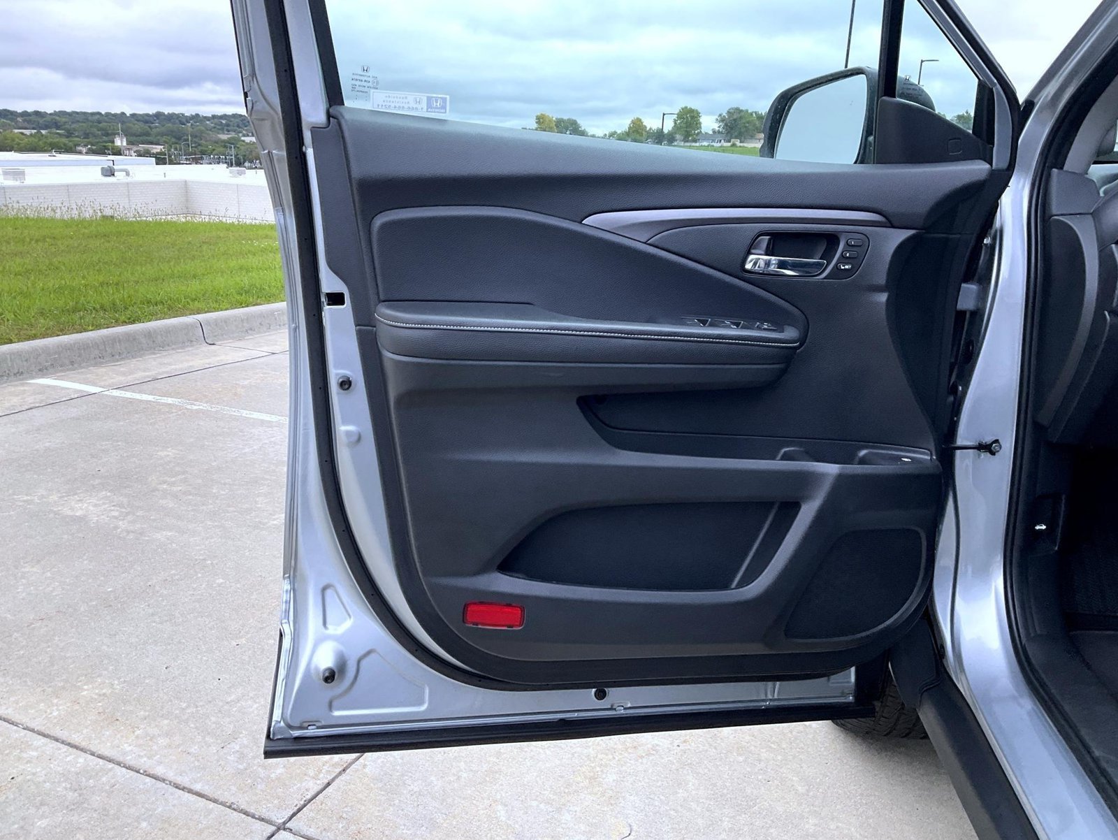 Used 2025 Silver Honda RTL image 10