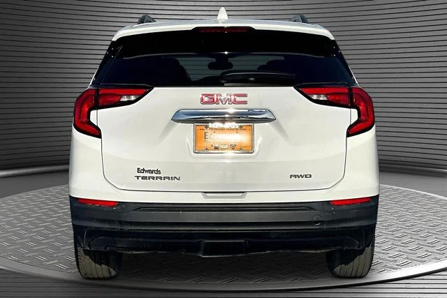 Used 2021 White GMC SLE image 5