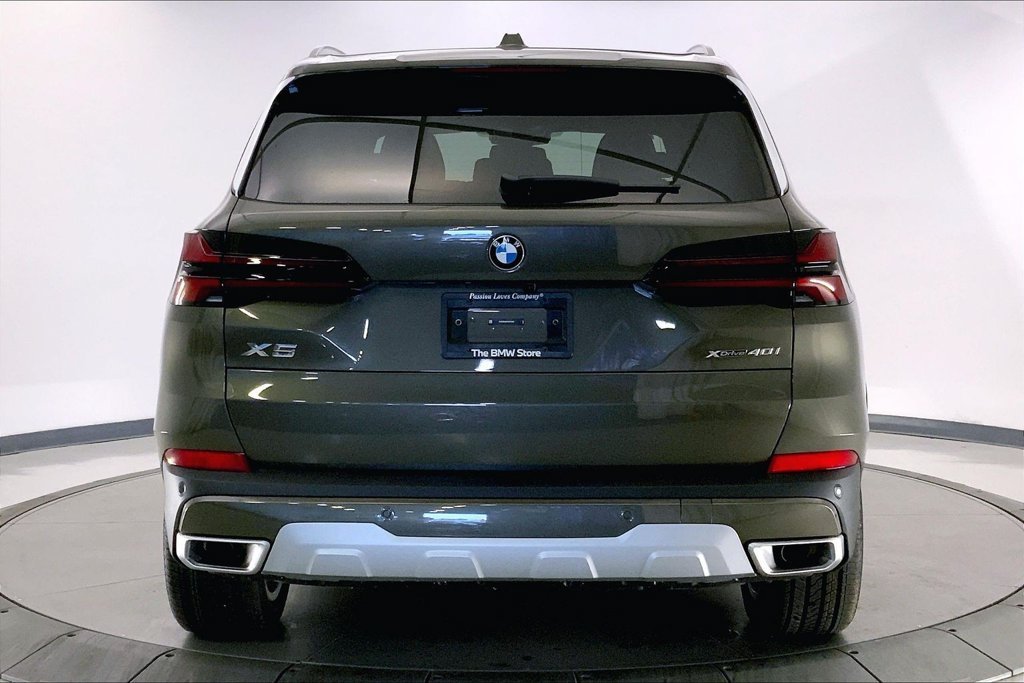 Used 2026 Manhattan Green Metallic BMW  image 3