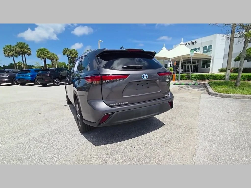 Used 2022 Magnetic Gray Metallic Toyota Hybrid XLE image 44