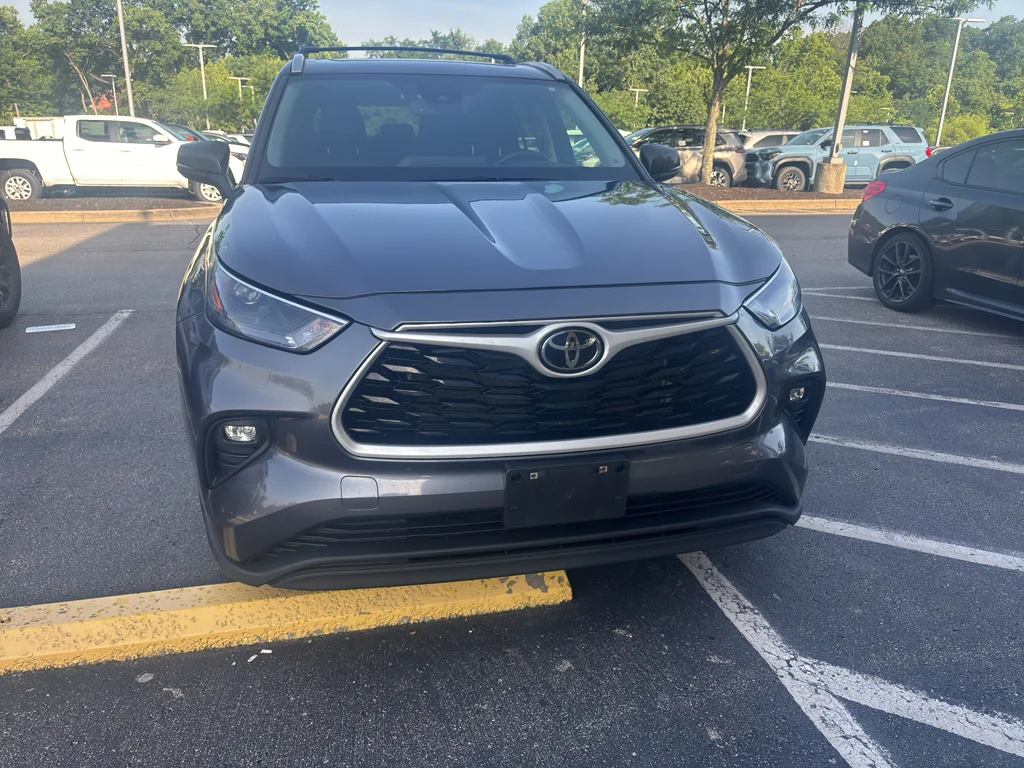Used 2023 Gray Toyota  image 2