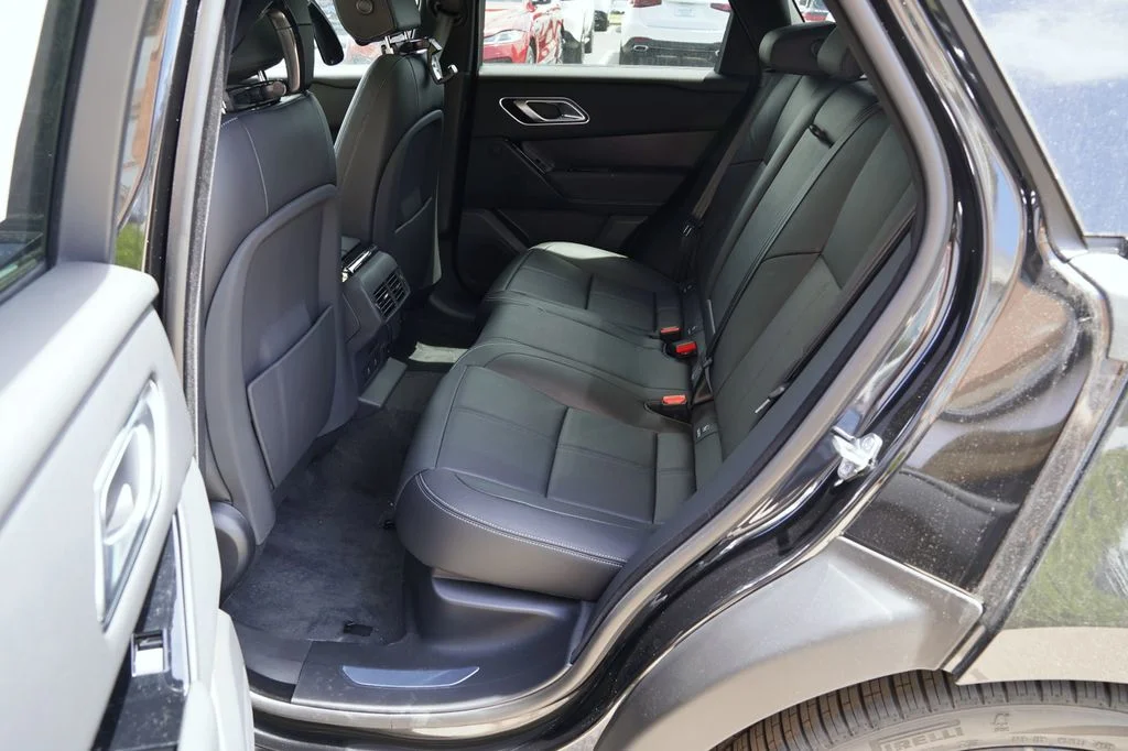 New 2026 Santorini Black Land Rover Belgravia Edition image 33
