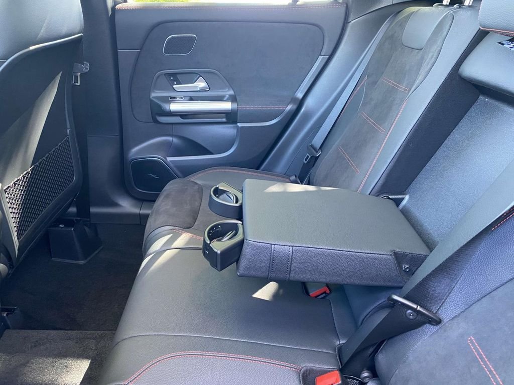 Used 2025 Mountain Grey Metallic Mercedes-Benz GLA 250 image 21