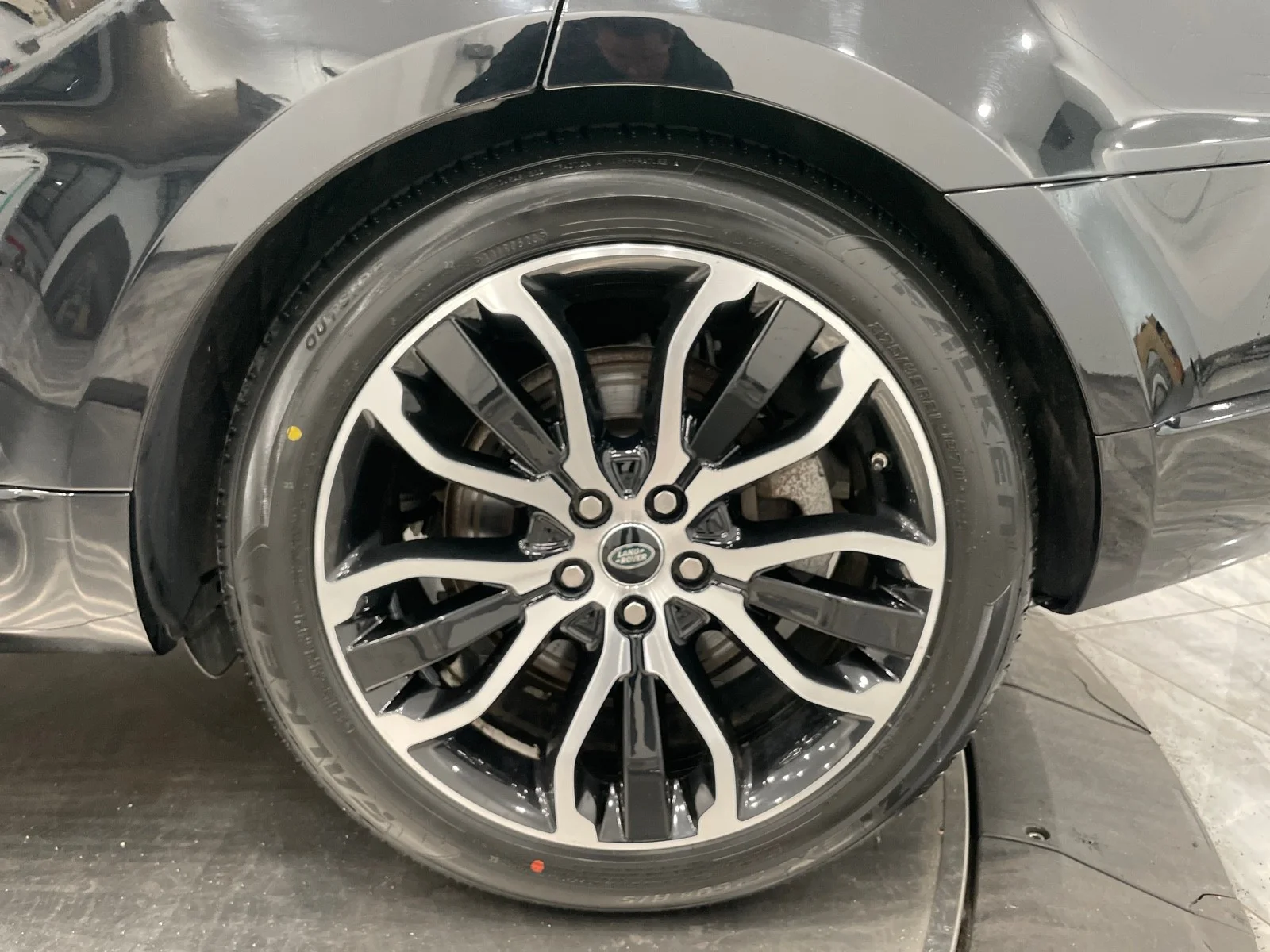 Used 2019 BLACK Land Rover HSE image 33