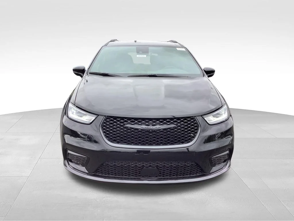 New 2026 Diamond Black Crystal Pearl-Coat Exterior Paint Chrysler Select image 8