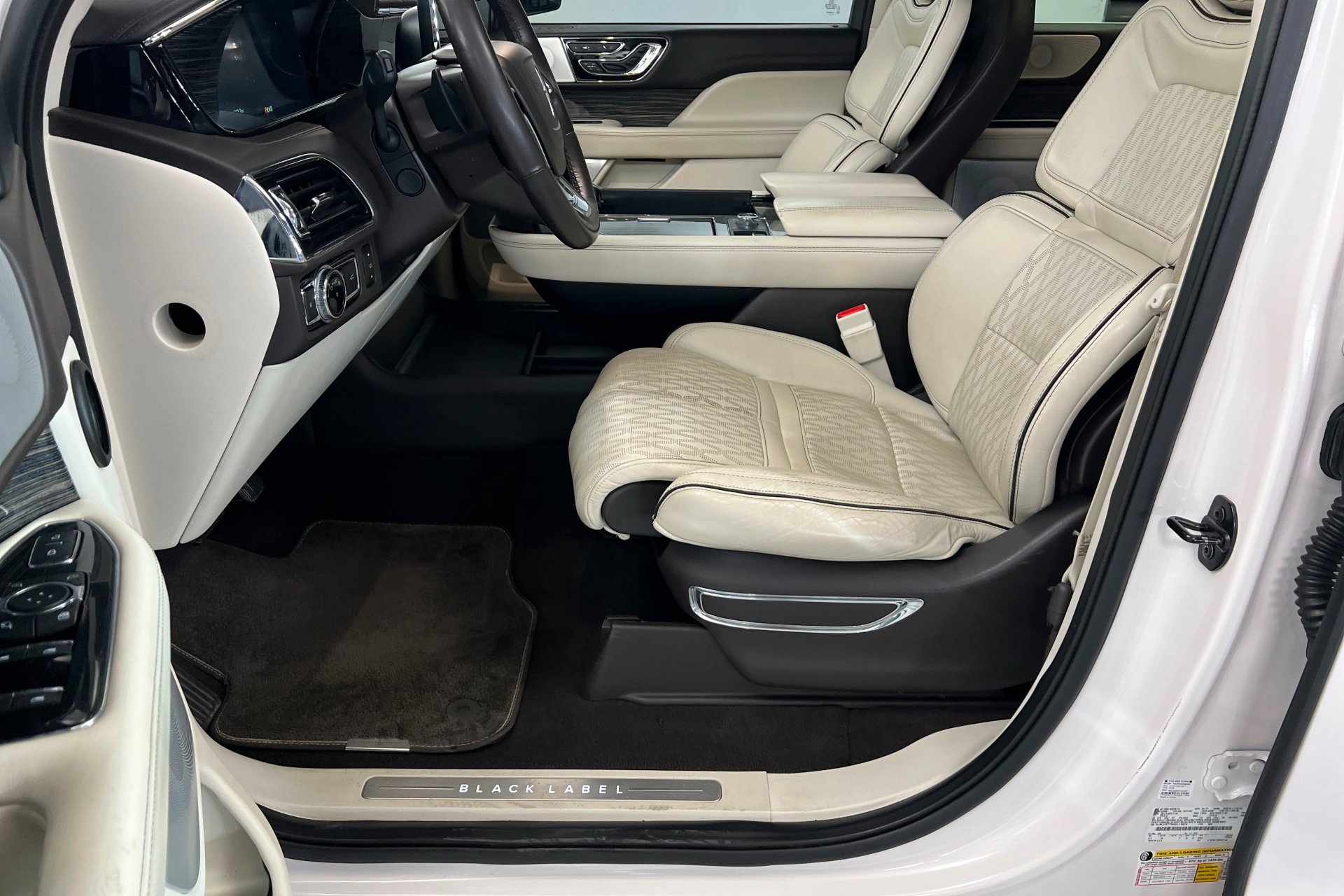 Used 2019 White Lincoln Black Label image 18