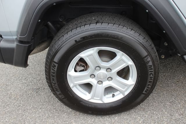 Used 2023 Silver Jeep Sport S image 33