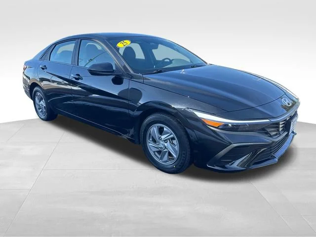 Used 2025 Black Hyundai SE image 8