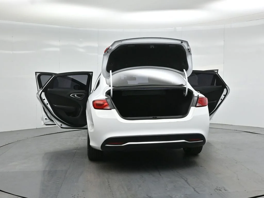 Used 2015 White Chrysler Limited image 29