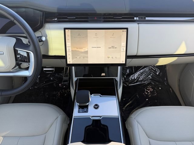 Used 2025 Carpathian Grey Premium Metallic Land Rover SE image 15