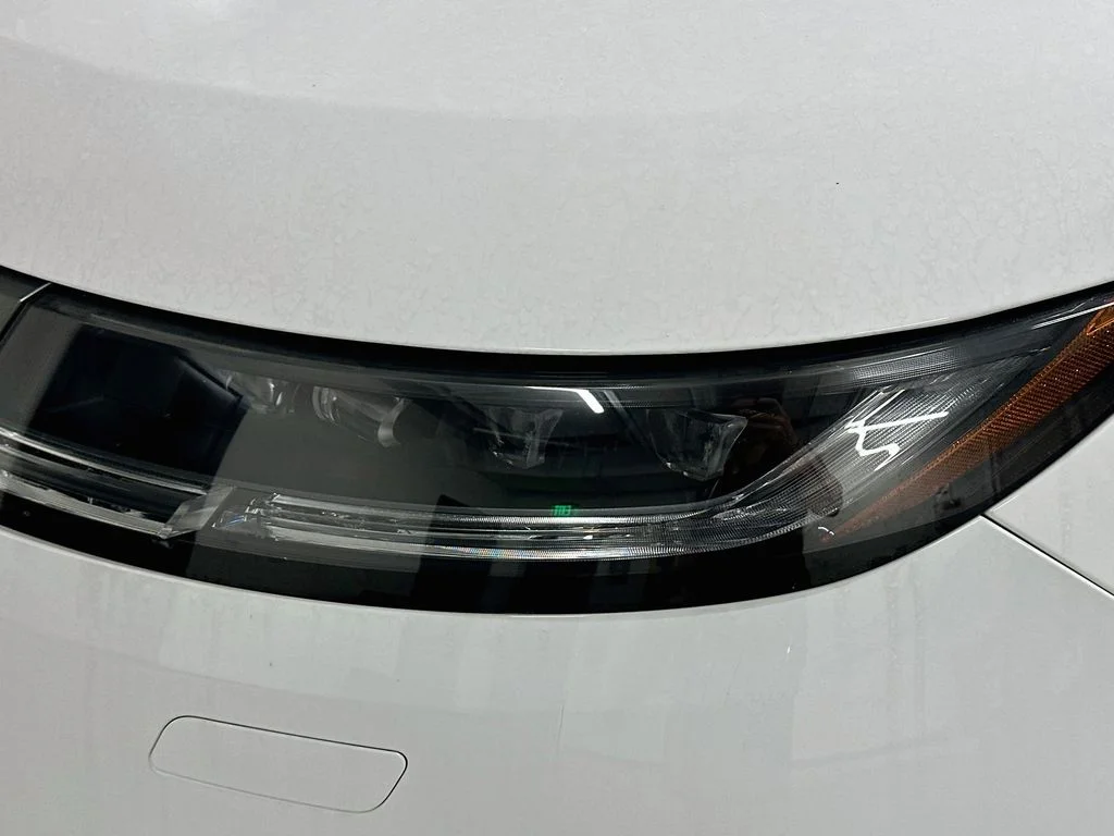Used 2024 Fuji White Land Rover SE image 32