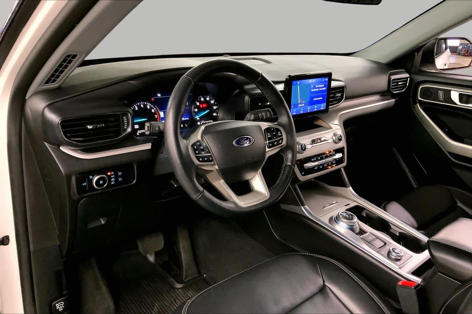 Used 2023 Star White Metallic Tri-Coat Ford XLT image 18