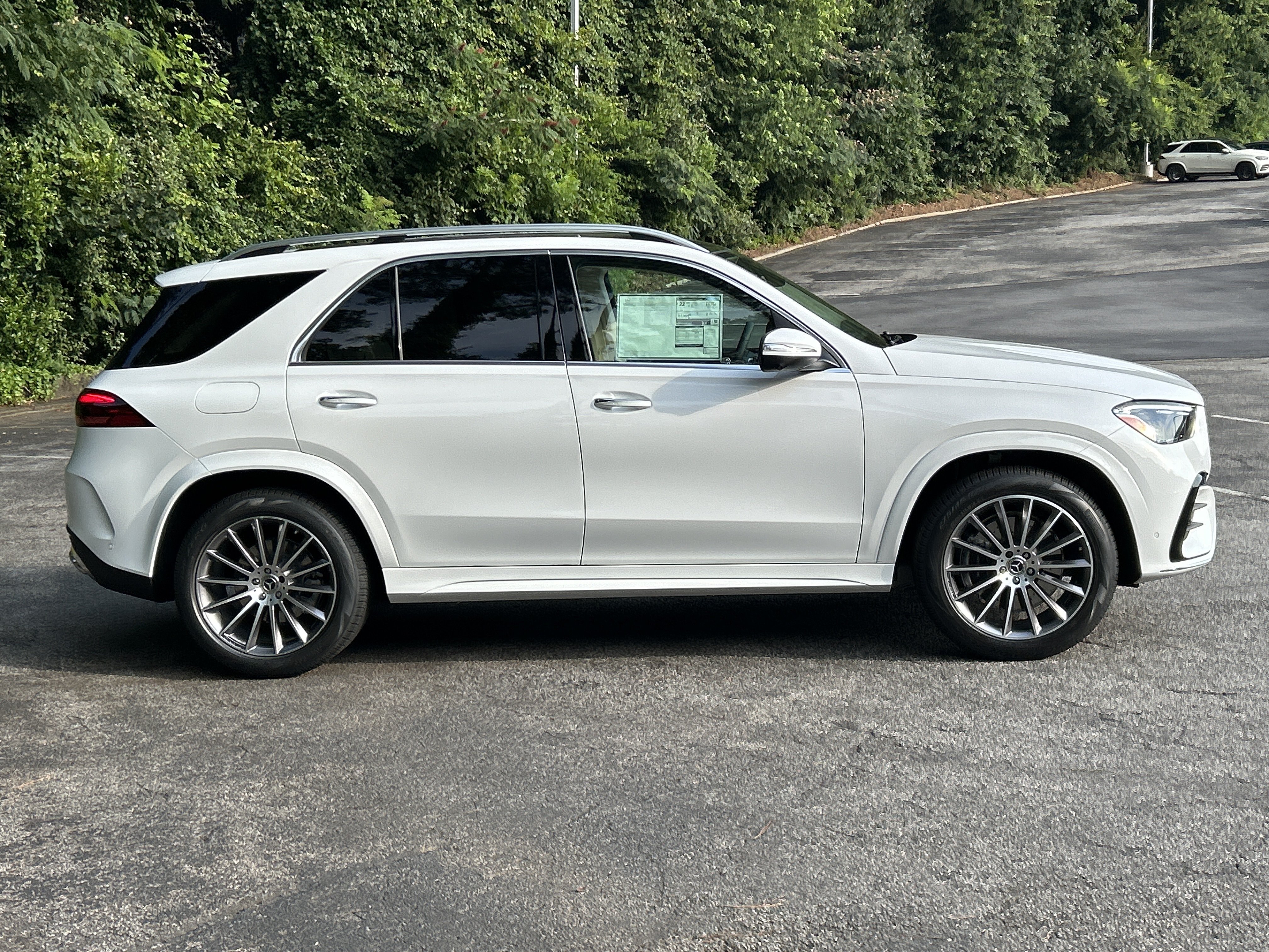 New 2026 MANUFAKTUR Moonlight White Metallic Mercedes-Benz GLE 350 4MATIC® SUV image 5