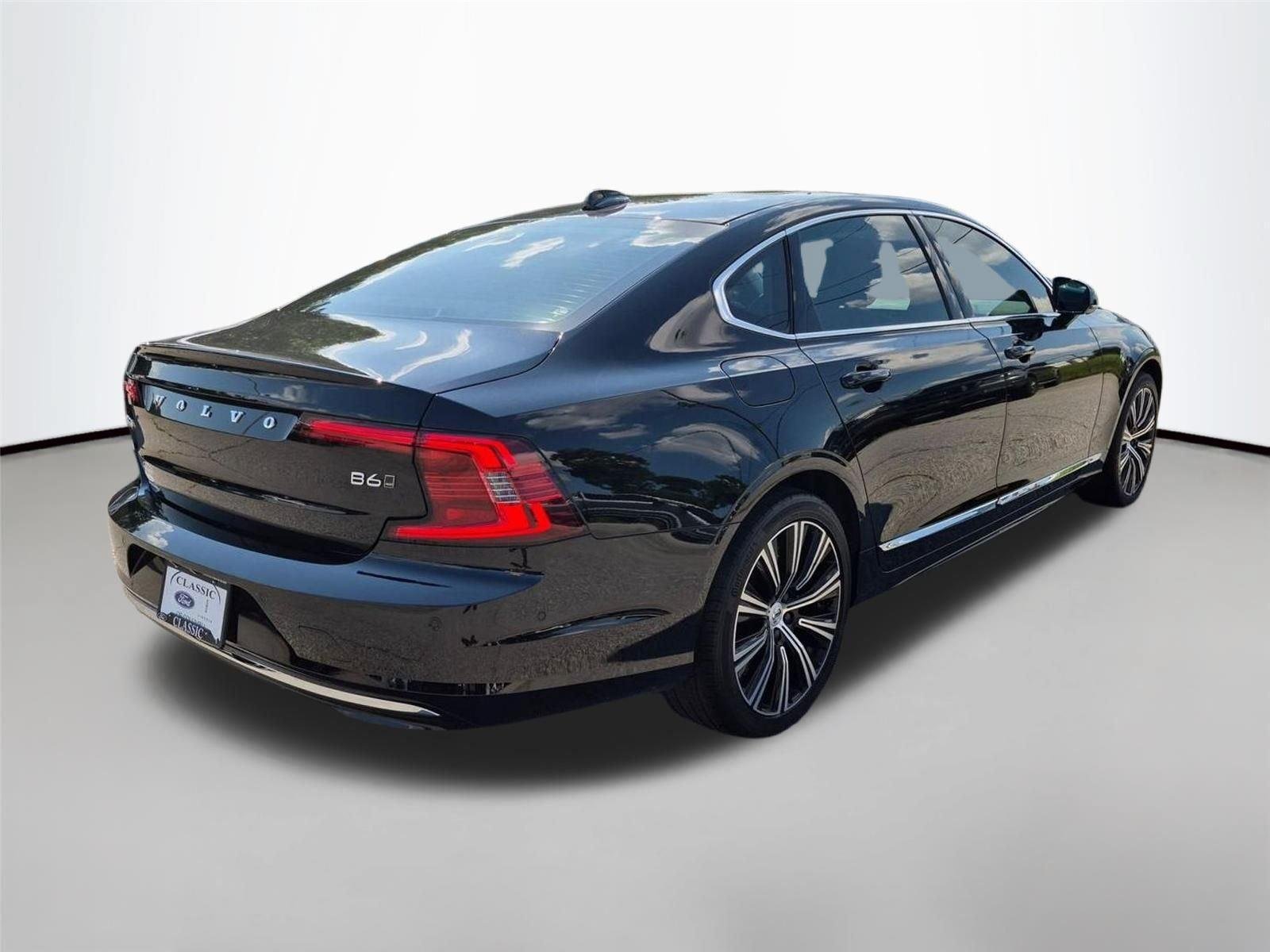 Used 2024 BLACK VOLVO  image 5