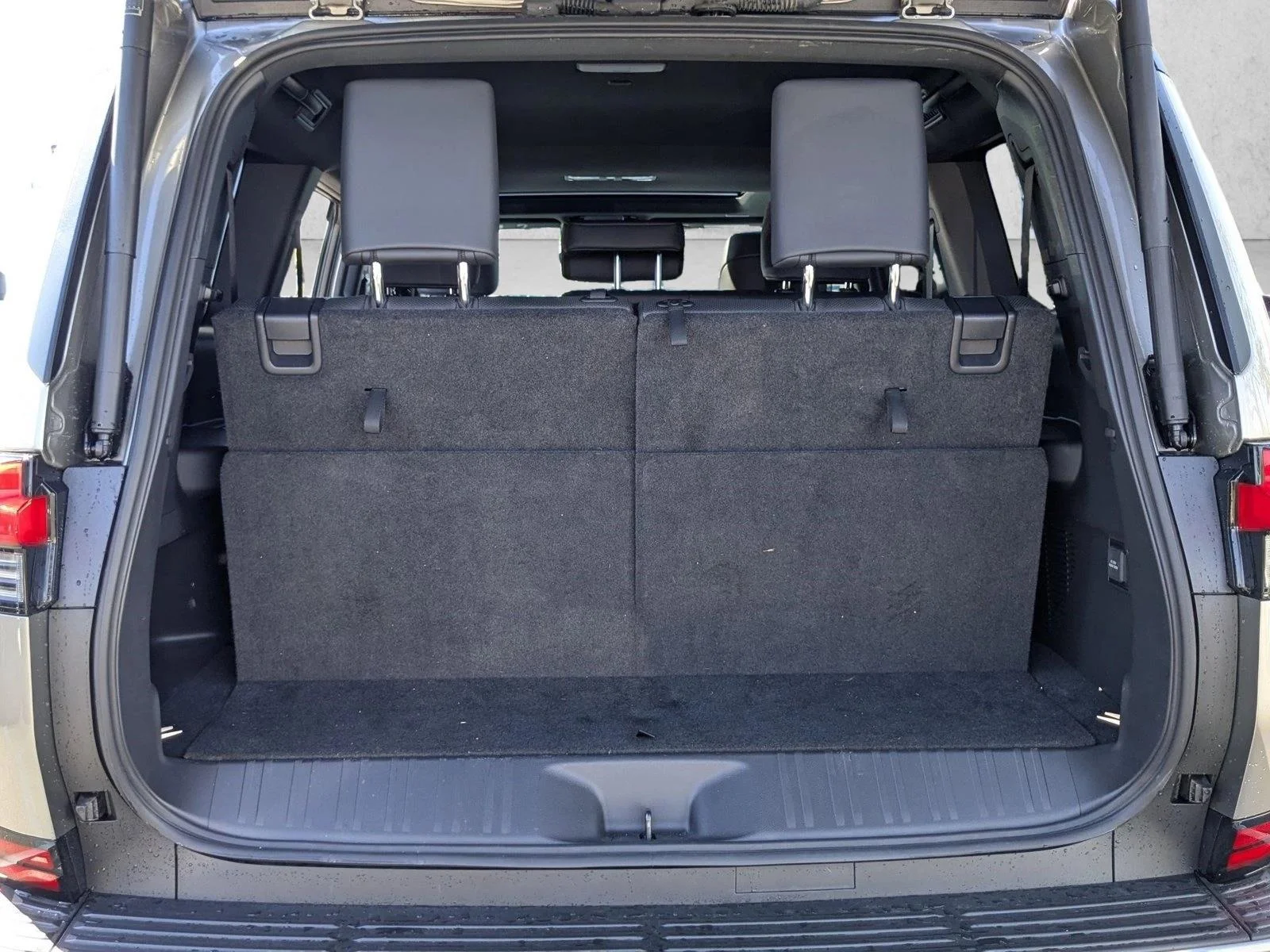 Used 2024 Atomic Silver Lexus PREMIUM image 6