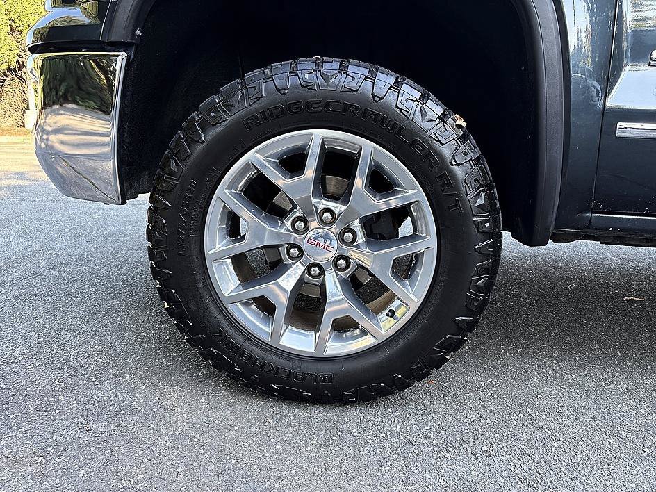 Used 2018 Dark Slate Metallic GMC SLT image 12