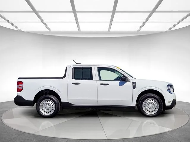 Used 2025 White Ford XL image 3
