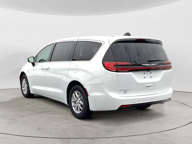 New 2026 Bright White Clearcoat Chrysler SELECT image 3