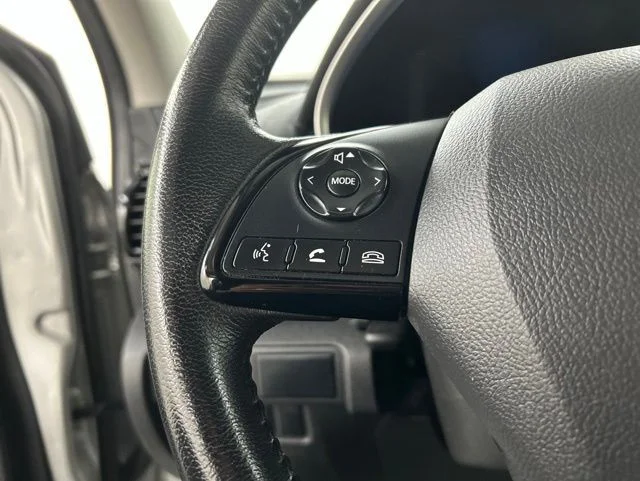 Used 2023 Silver Mitsubishi SEL image 8