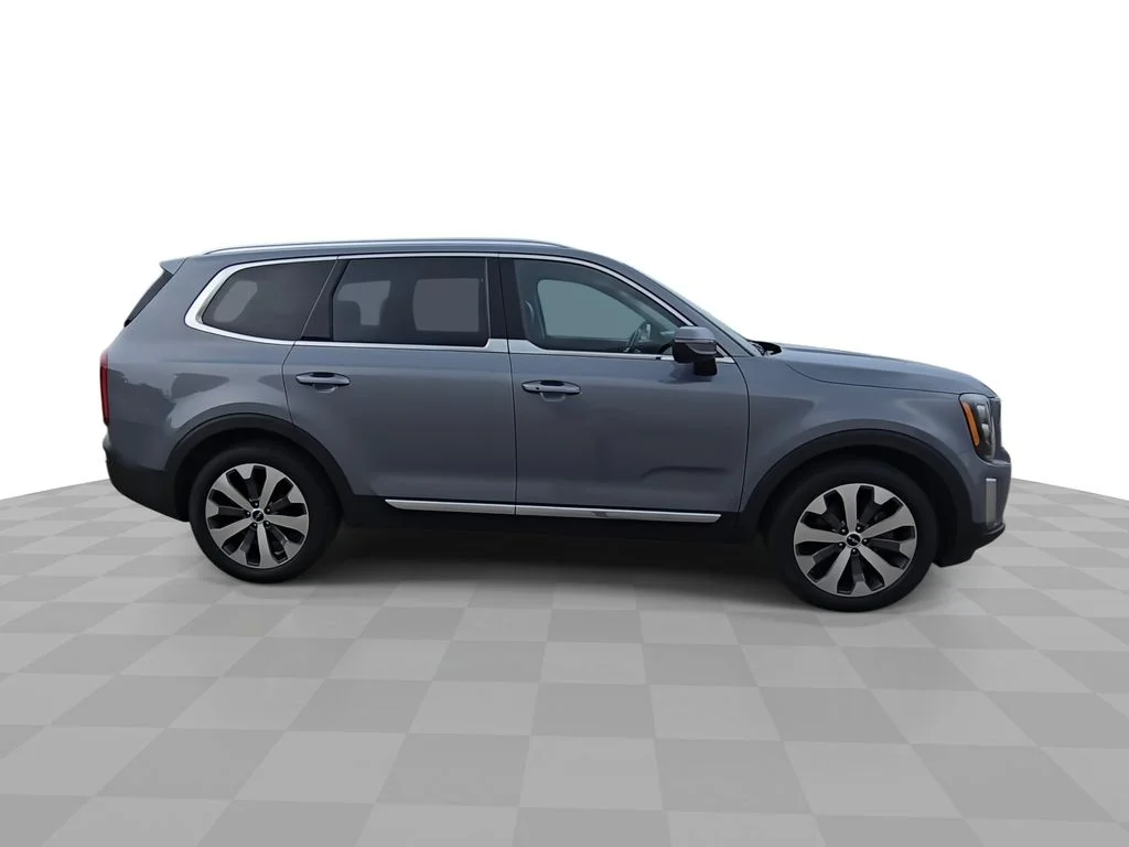 Used 2022 Silver Kia EX image 9