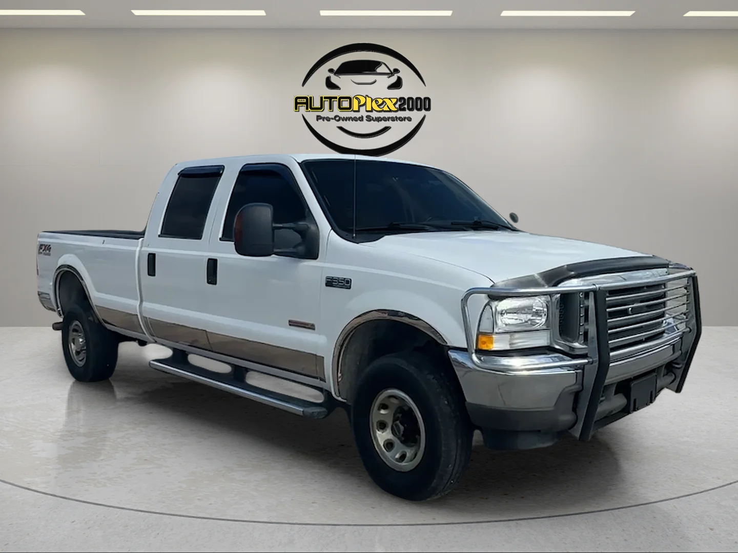 Used 2004 White Ford Lariat image 1