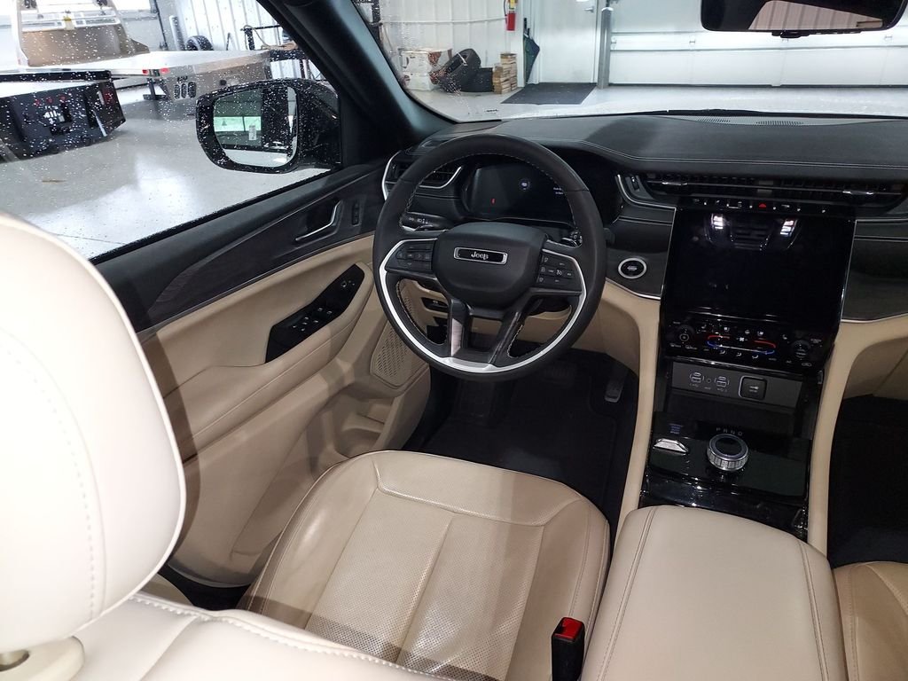 Used 2023 White/off-white Jeep Limited image 15