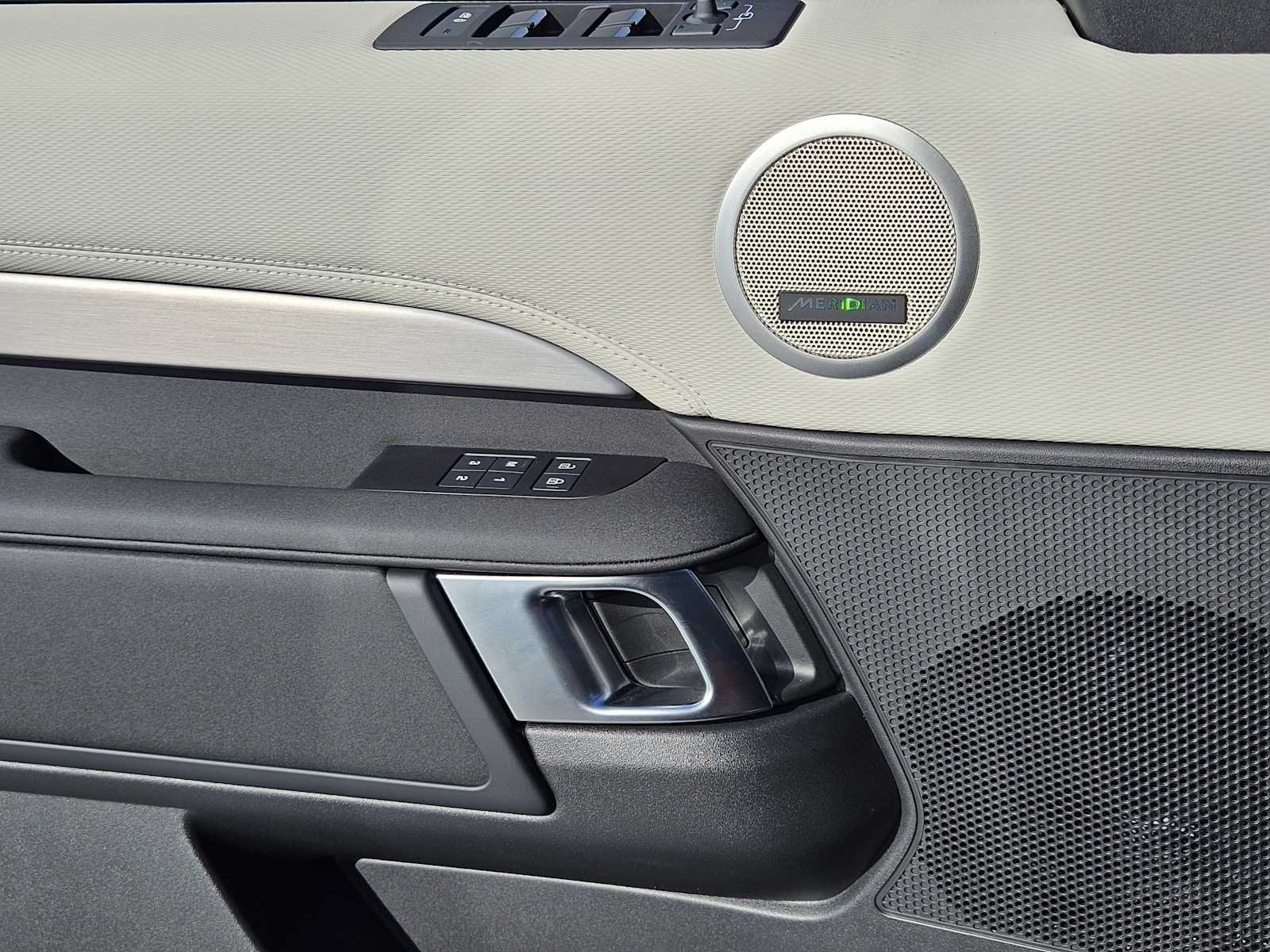 2026 Land Rover Discovery Gemini Edition - Photo 22