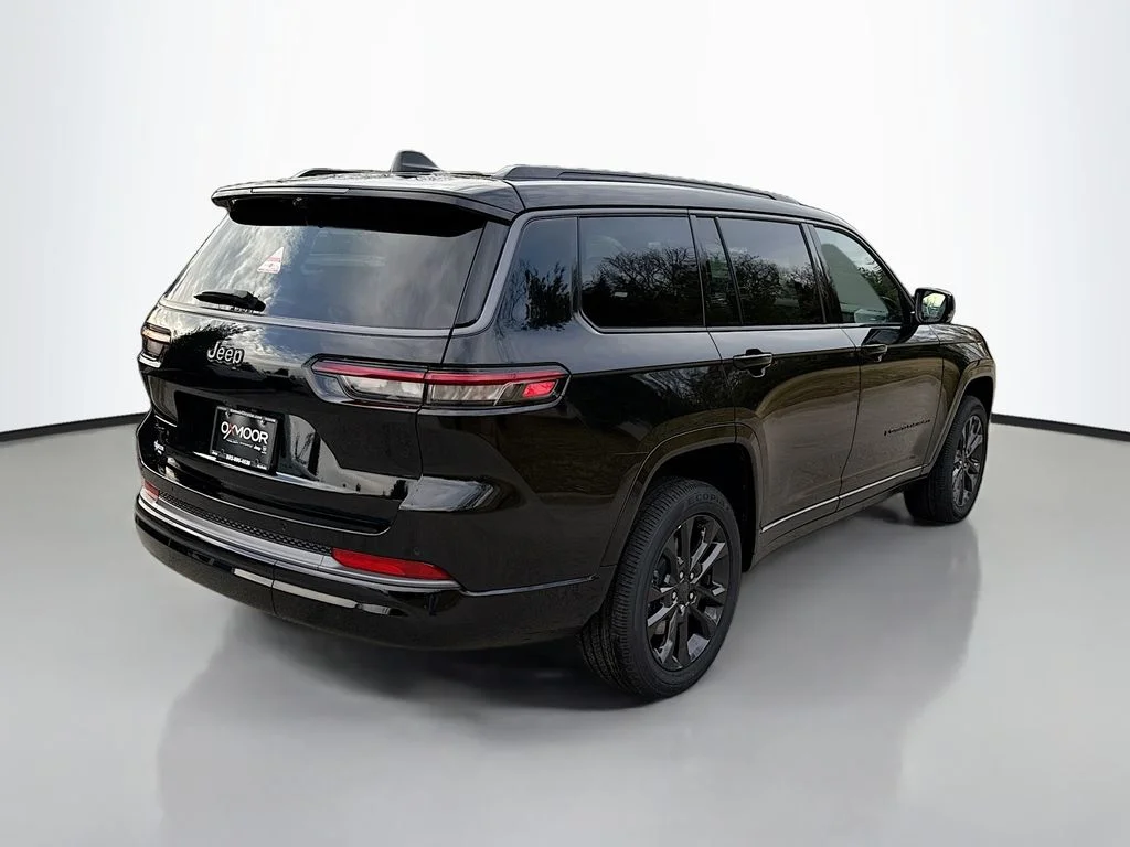 New 2026 Diamond Black Crystal Pearlcoat Jeep Limited Reserve image 4