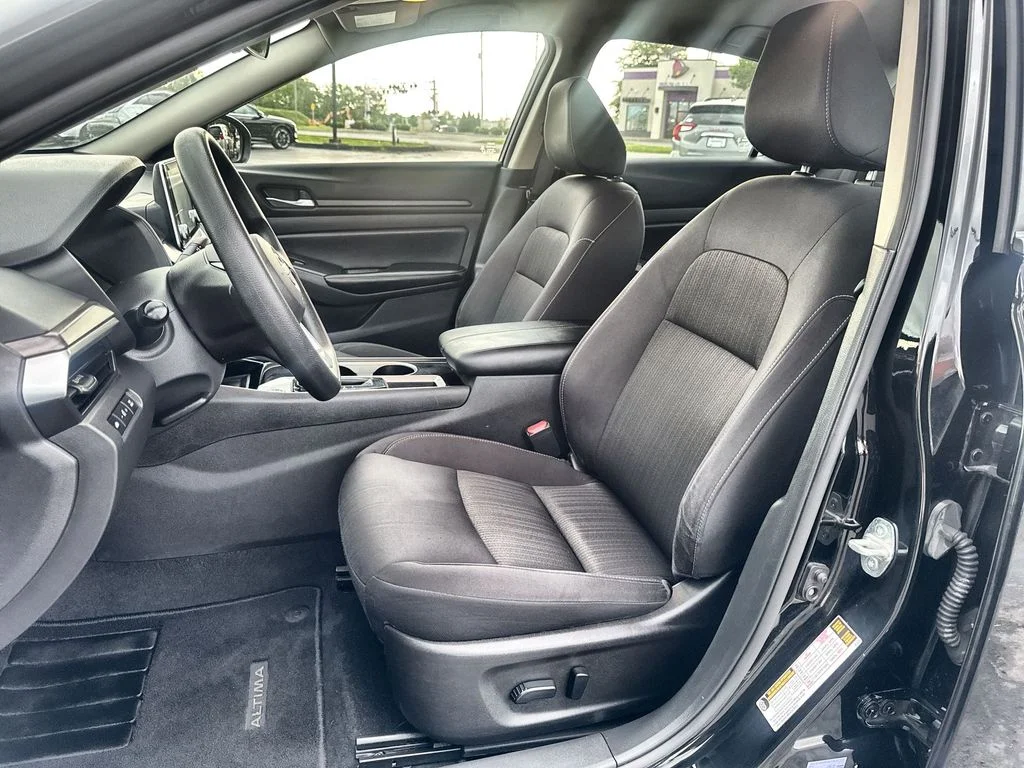 Used 2024 Black Nissan 2.5 SV image 11