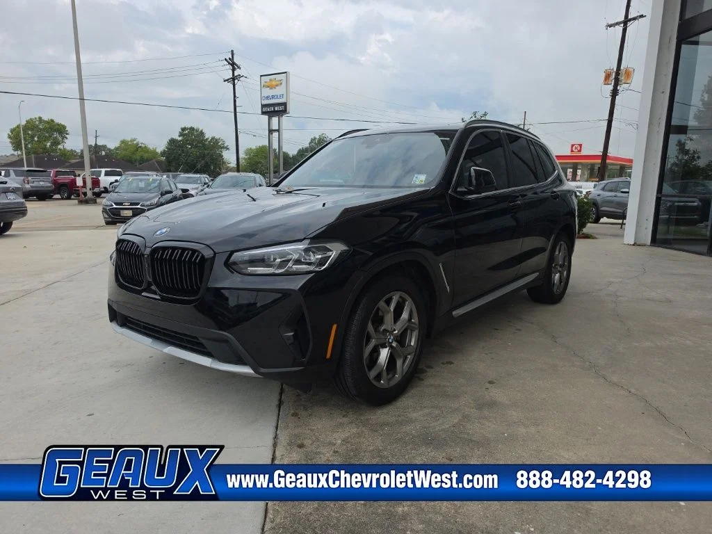Used 2024 Black BMW sDrive30i image 3