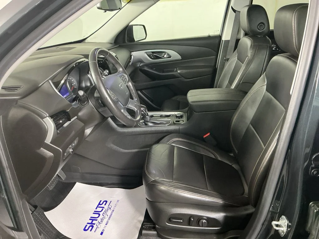 Used 2021 GRAPHITE METALLIC Chevrolet RS image 9