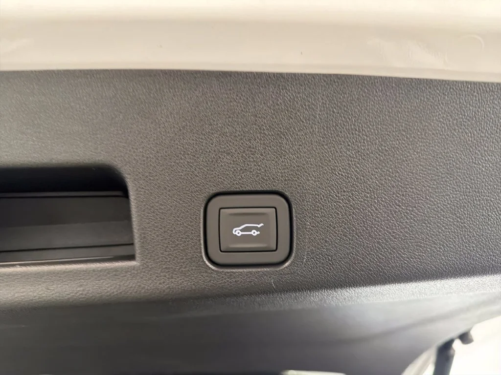 New 2026 Summit White GMC Elevation image 8