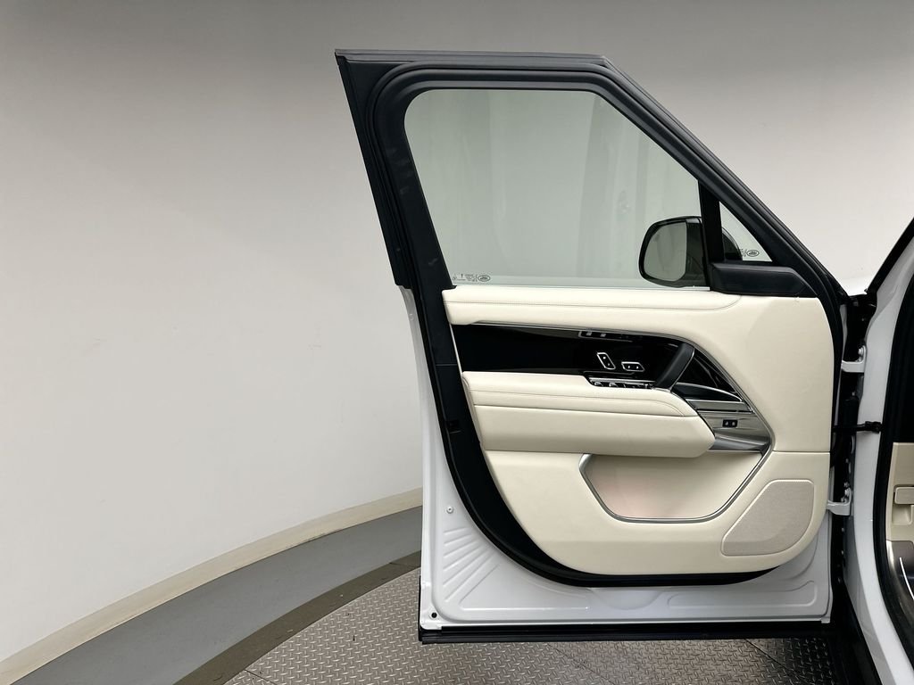 New 2026 Fuji White Land Rover SE image 21
