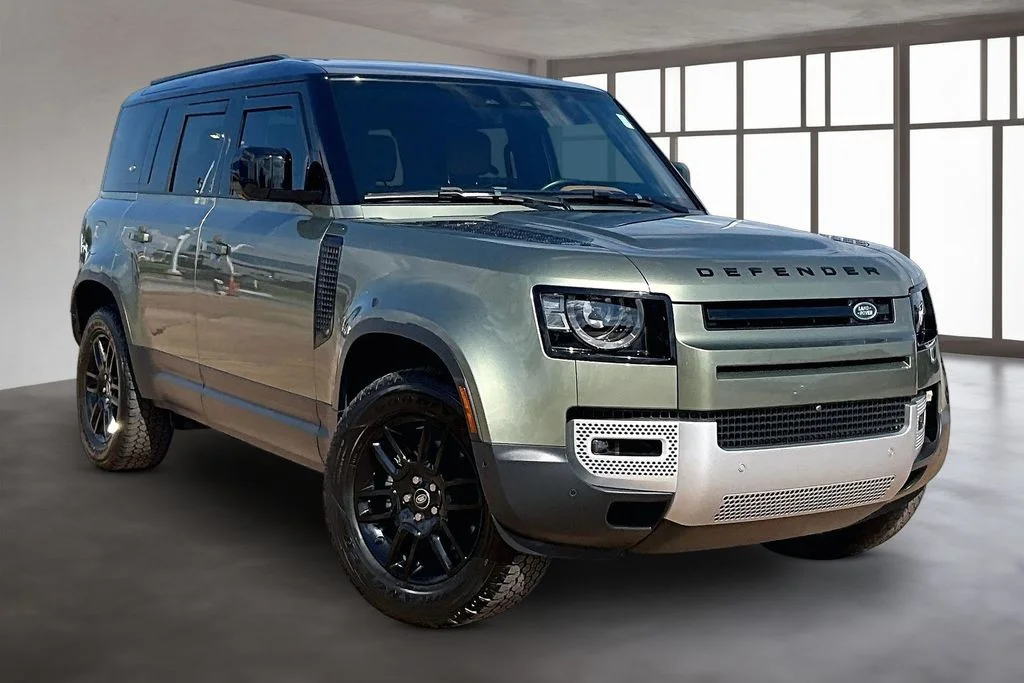 Used 2024 Green Land Rover S image 10