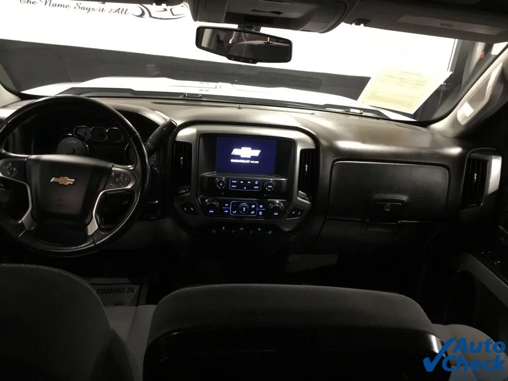 Used 2018 Silver Chevrolet LT image 31