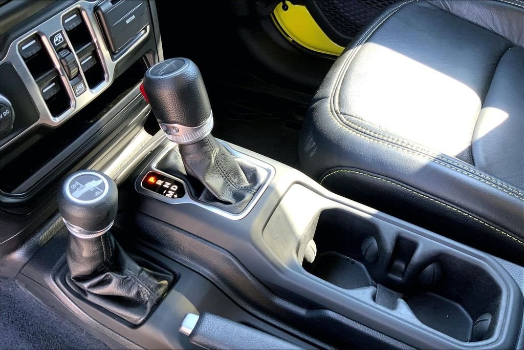 Used 2023 Yellow Jeep Sport S image 18